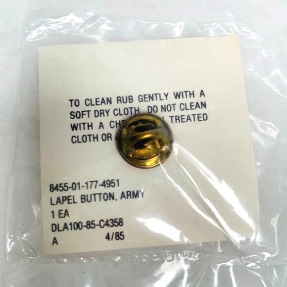 US Army Minute Man Lapel Button Vintage Pin Red Goldtone New - Picture 3 of 12